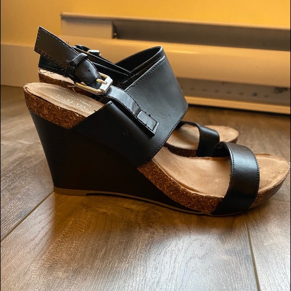 Black strap wedge heel - Picture 1 of 4